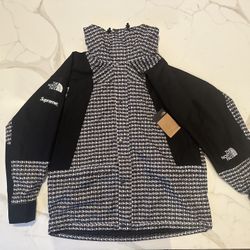 Supreme The North Face Studded Moutain Light Jacket Size Large New with Tags $300  