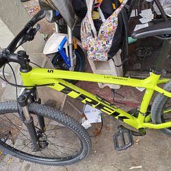 Trek marlin 5 volt best sale green 2020