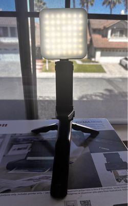 Portable vlogging  light
