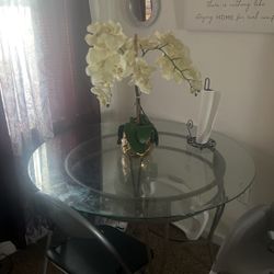 4 Seater Glass Table 