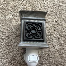 Gently Used Scents Plug In Warmer