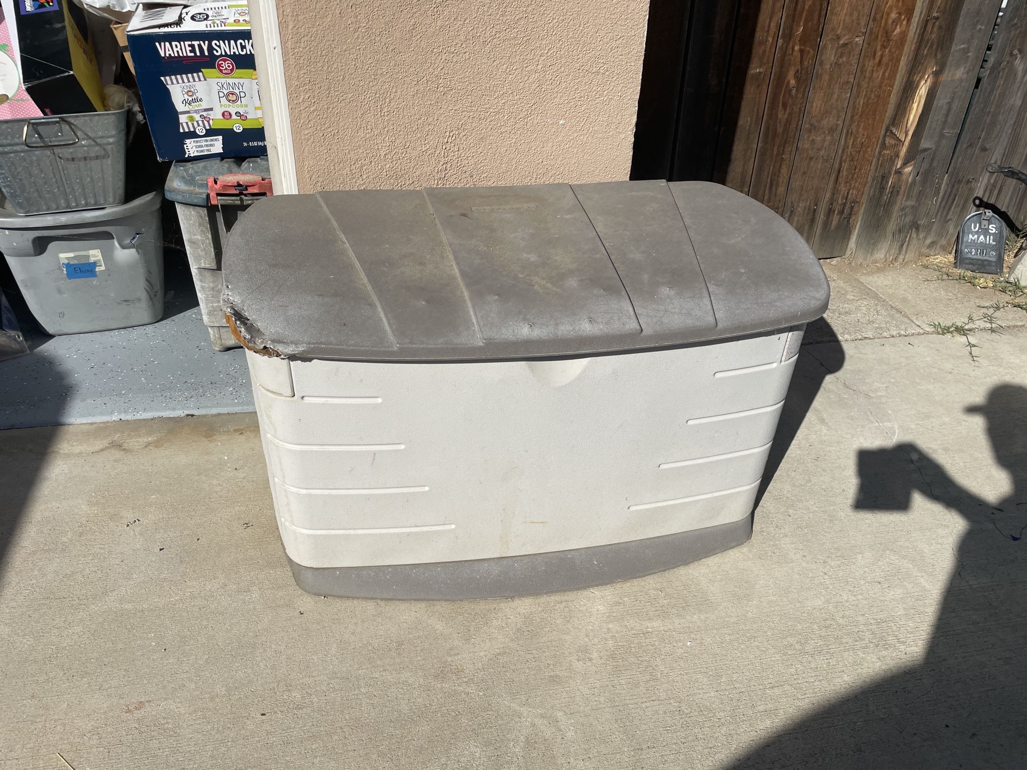Small Rubbermaid Storage Container