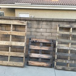 Free 3 wooden pallets