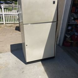 GE Refrigerator 