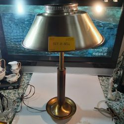 REALLY NEAT LOOKING VINTAGE LAMP BRASS and WOOD Down THE middle VERY UNUSUAL LOOKING WORKS Great 24 inches Tall