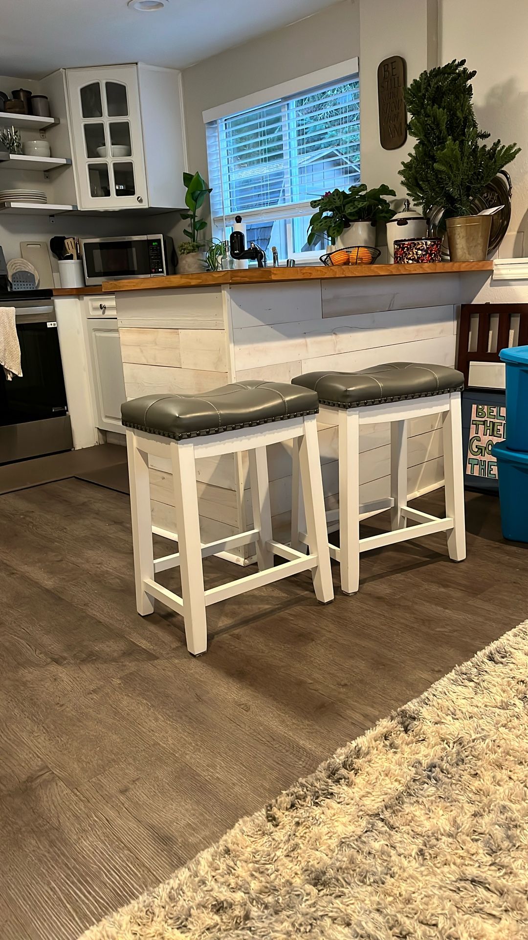 2 Counter Stools
