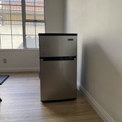 Magic Chef Mini  Fridge