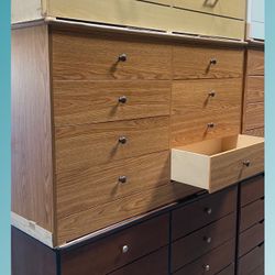 8 drawers dresser/ Eight drawers dresser