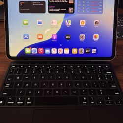 iPad Pro M4 11” with Magic Keyboard
