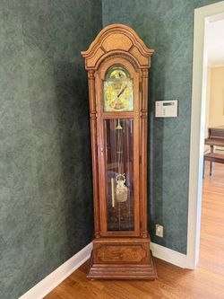 Ridgeway Grandfather Clock in Excellent Condition