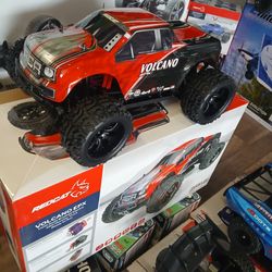 Redcat Racing Volcano EPX RC Monster Truck. Brushed electric brand new one of the best beginner RC truck