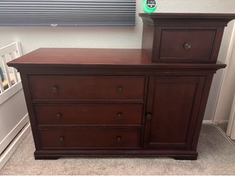 Brown dresser - FREE