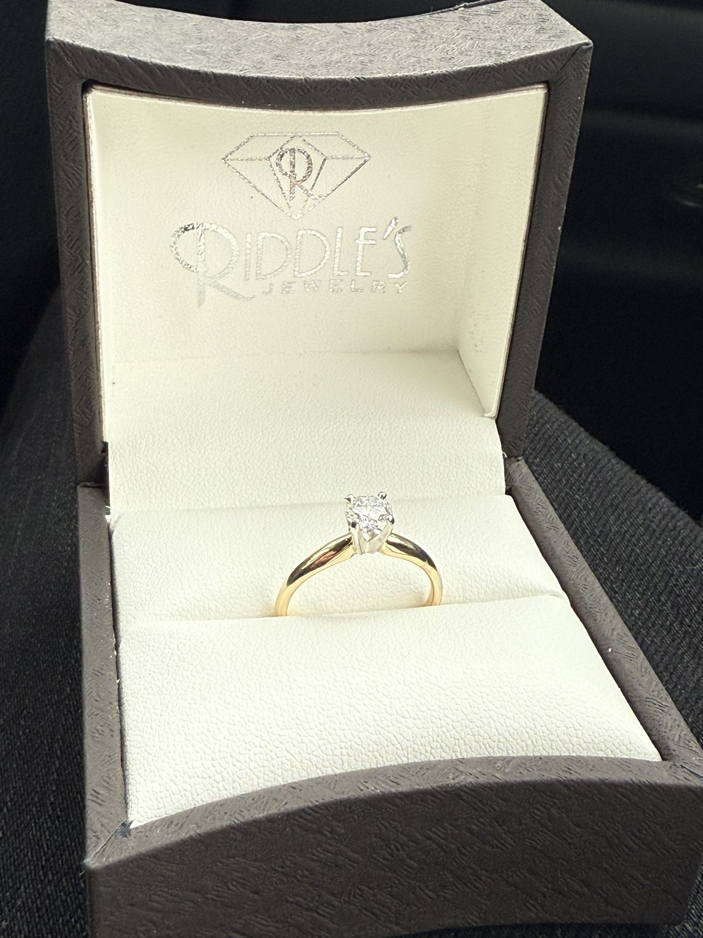 Diamond engagement ring