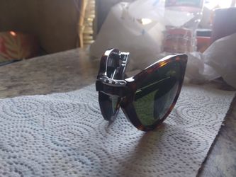 PERSOL SUNGLASSES BRAND NEW. NEVER WORN PRICE TAG STILL ON  display picture 1