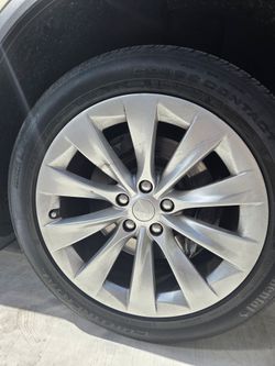 Tesla Model X wheels
