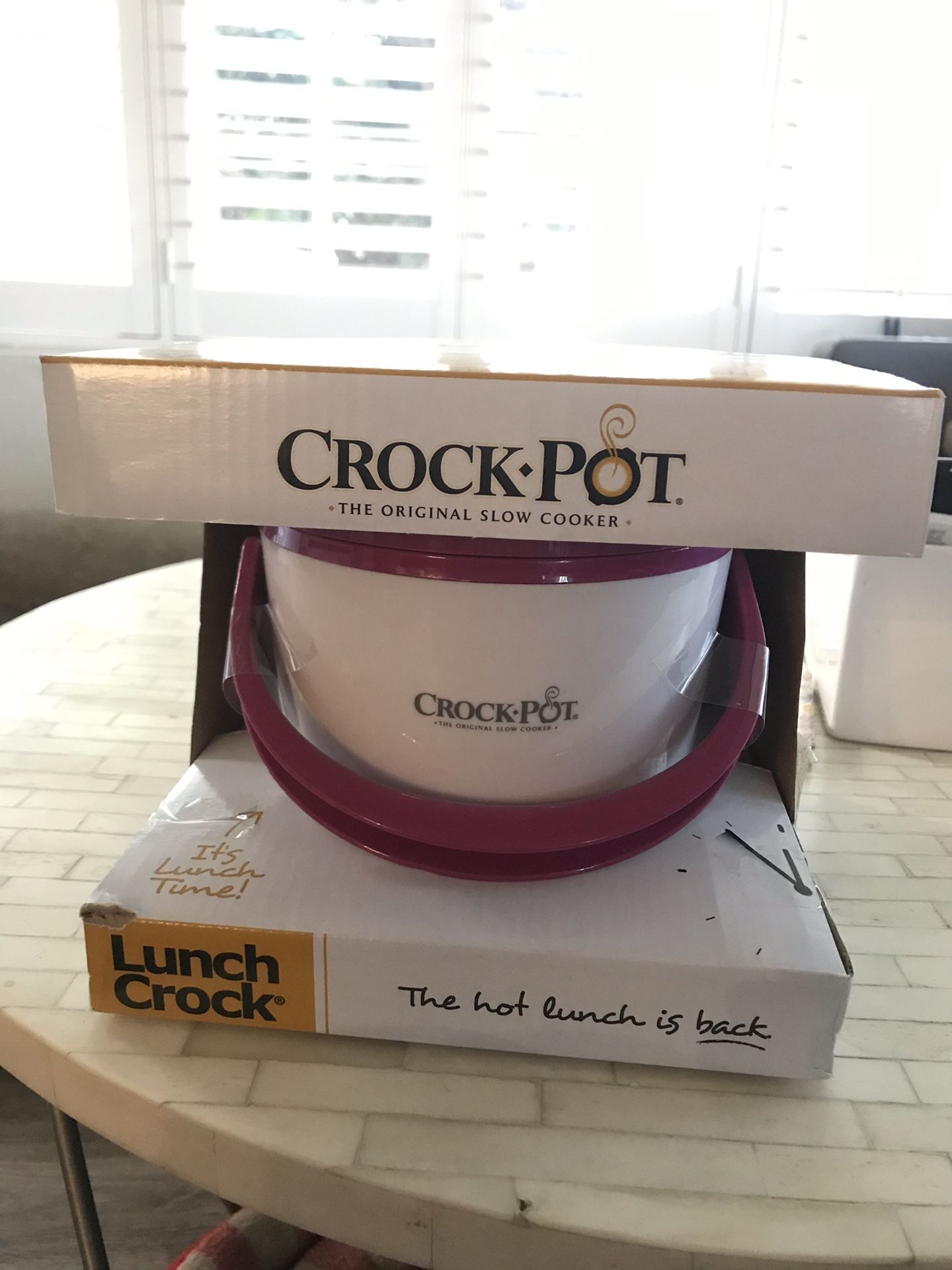 crock pot, lunch crock food warmer, 20 oz pink and white