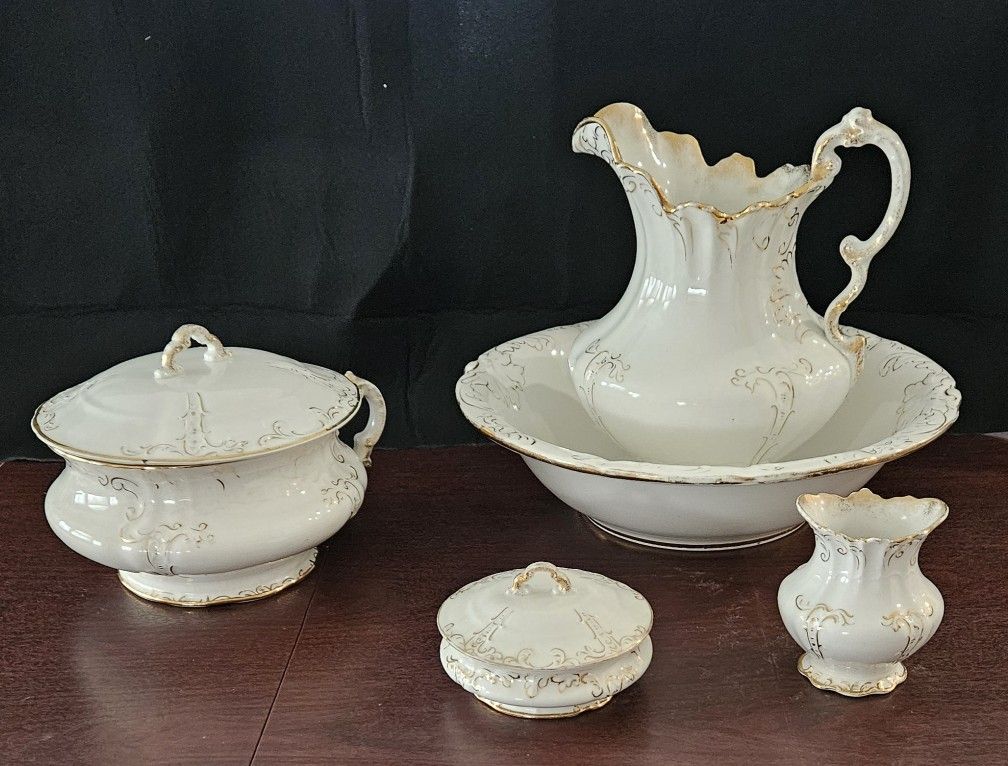 Antique Washbasin Chamber Set