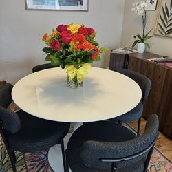 White table & 4  modern dining chairs