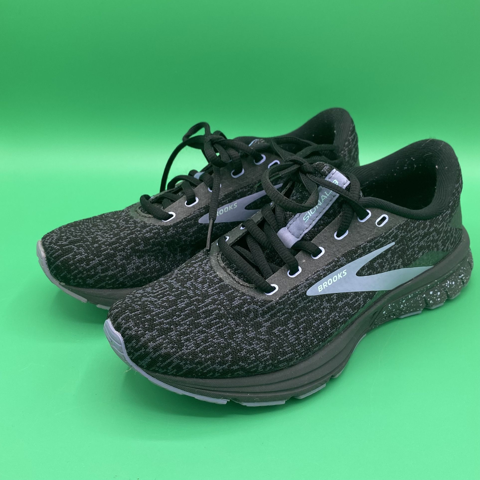 Brooks Women's US Size 6 Signal 3 Running Shoe Black/Purple Good Condition