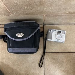 HP Photo Smart 735 Camera With Camrea Carrying Case