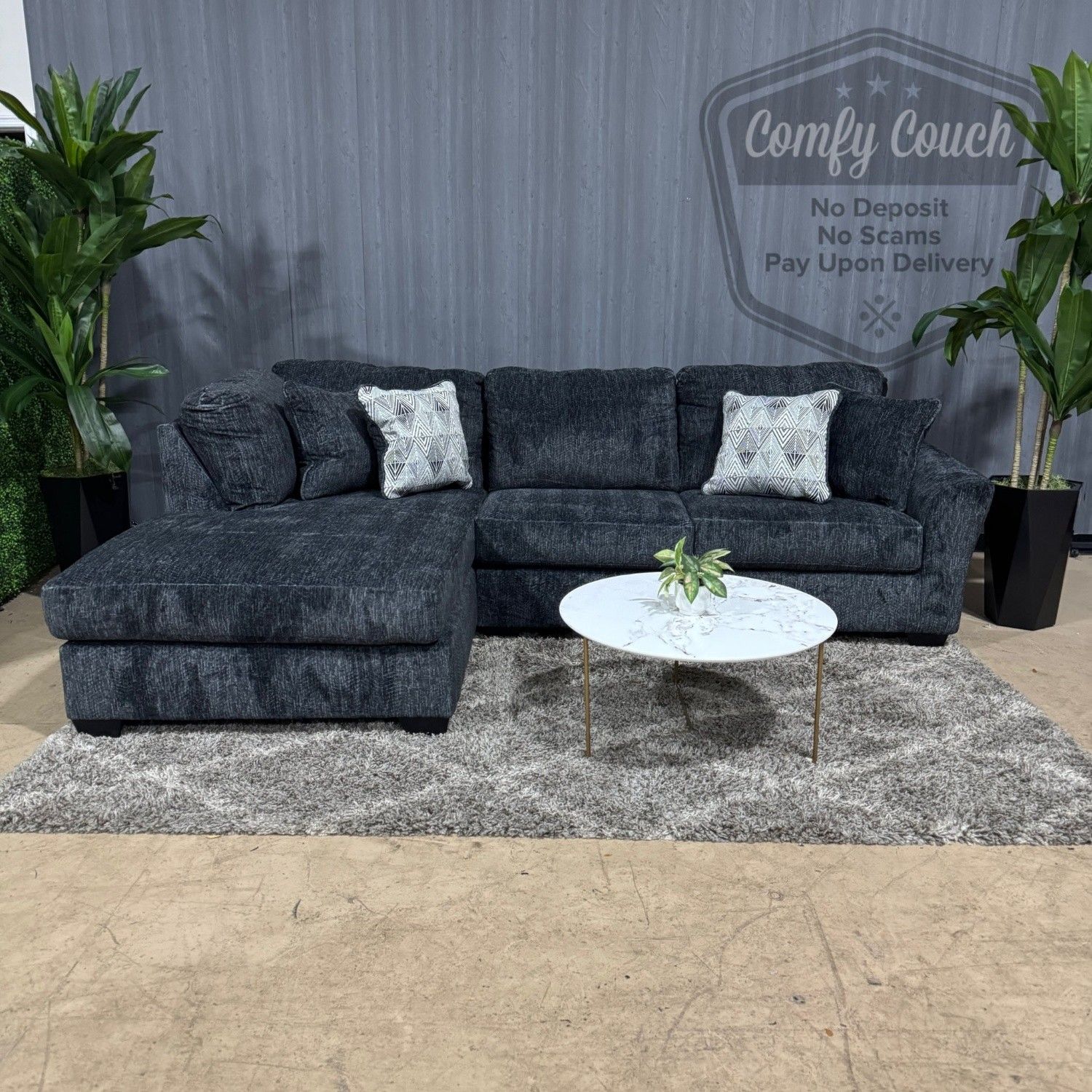 🛋️ Ashleys Brand New Sectional Sofa (Delivery Available!! )