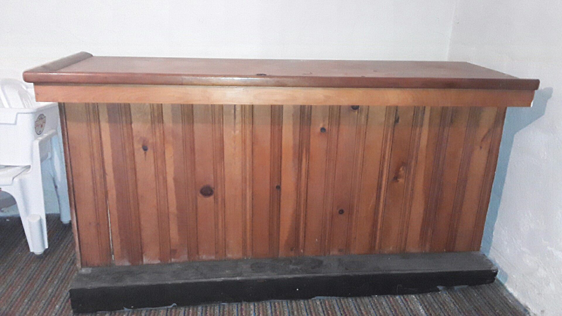 Wooded bar (FREE) 6 and a half feet long, ( pick up only )