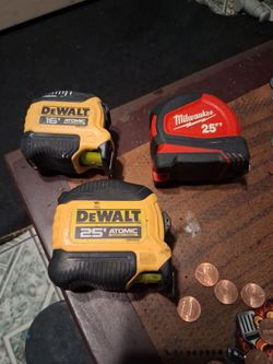 3 tapes  dewalt y milwaukee