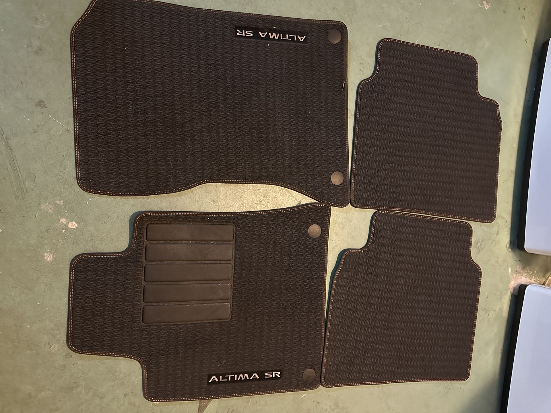 NISSAN ALTIMA SR  ORIGINAL CARPETS