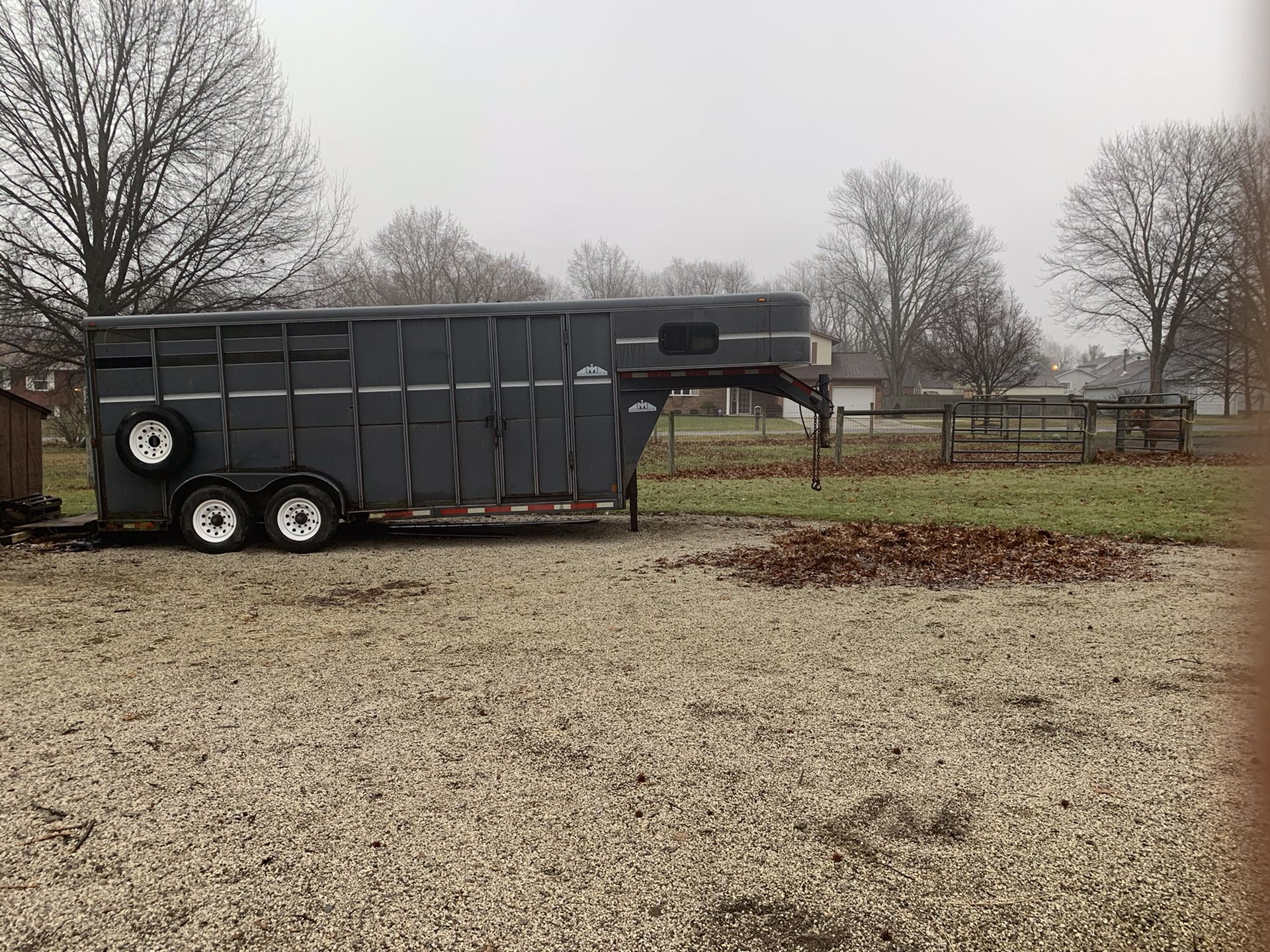 2002 moritz international horse trailer