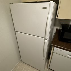 White Roper Refrigerator With Top Freezer