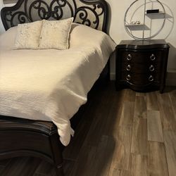 Bedroom Set w King Mattress 