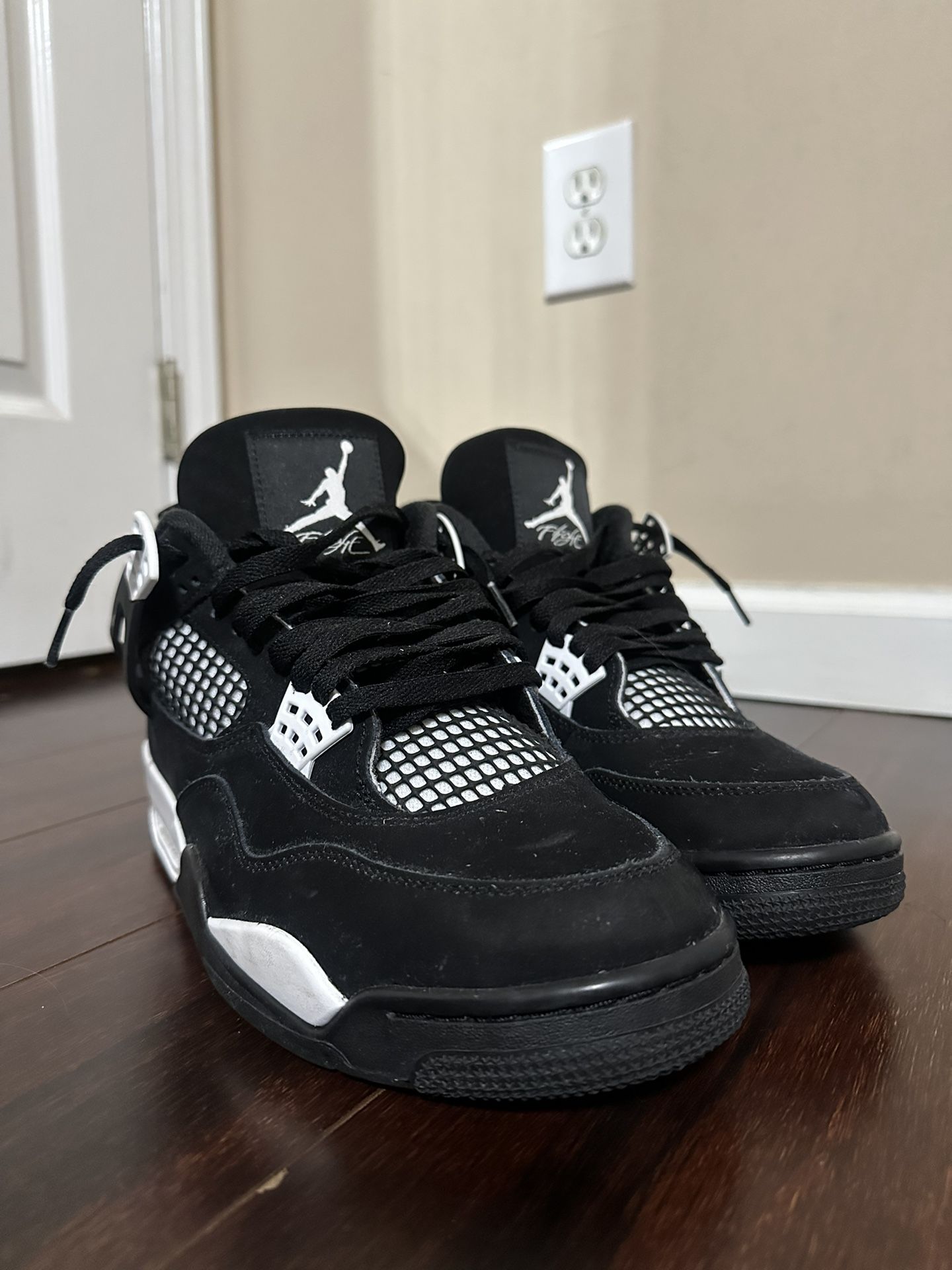 Jordan 4 White Thunder
