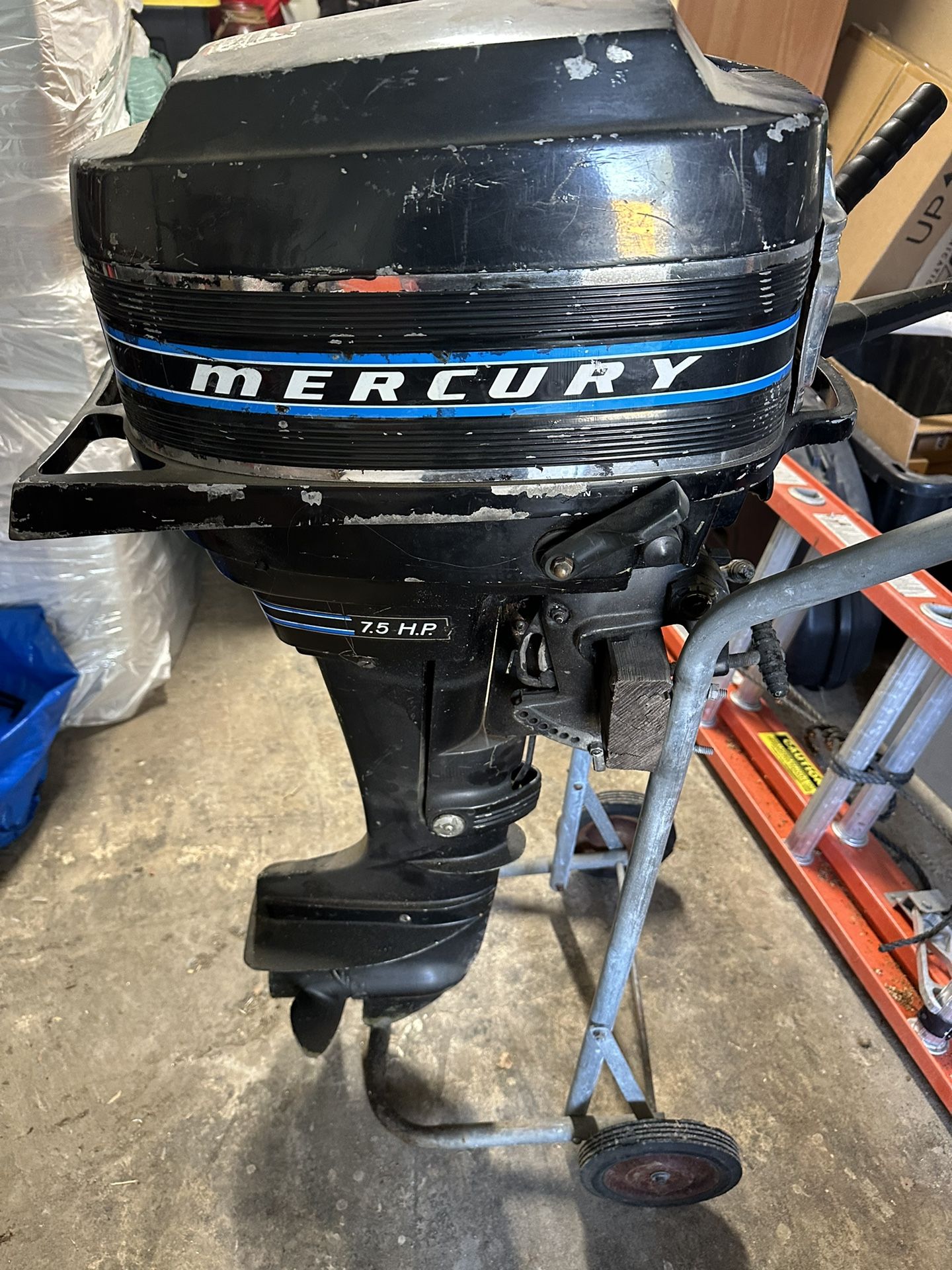 7.5 HP Mercury Outboard Motor!! ***Free Dolly***