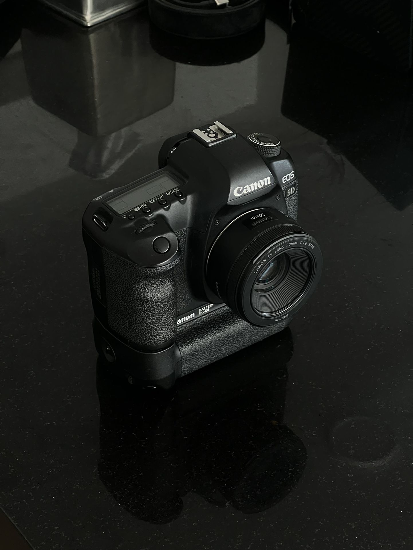 Canon EOS 5D Mark II + Canon EF 50mm f/1.8 STM + Battery Grip BG