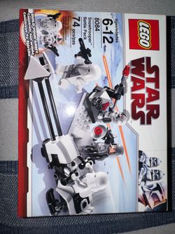 LEGO Star Wars 8084 “Snowtrooper Battle Pack”.
