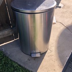 Trash Can 