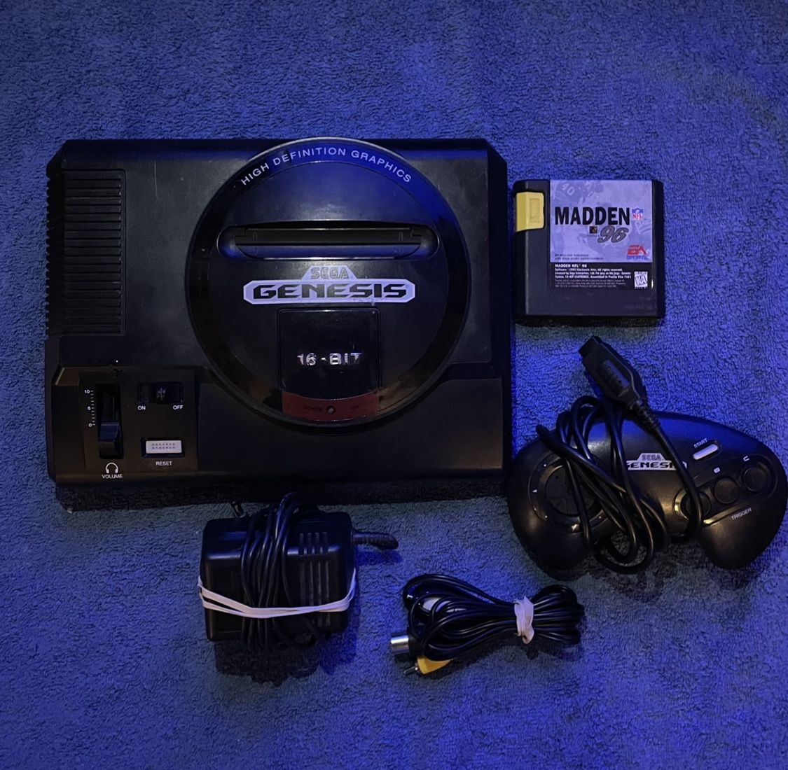 SEGA GENESIS 16 BIT CONSOLE WITH VIDEO GAME & CONTROLLER