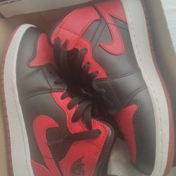 Jordan 1 Bred  Size 4 Y 