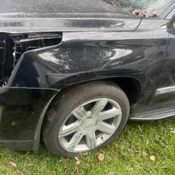 2020 Cadillac Escalade left fender