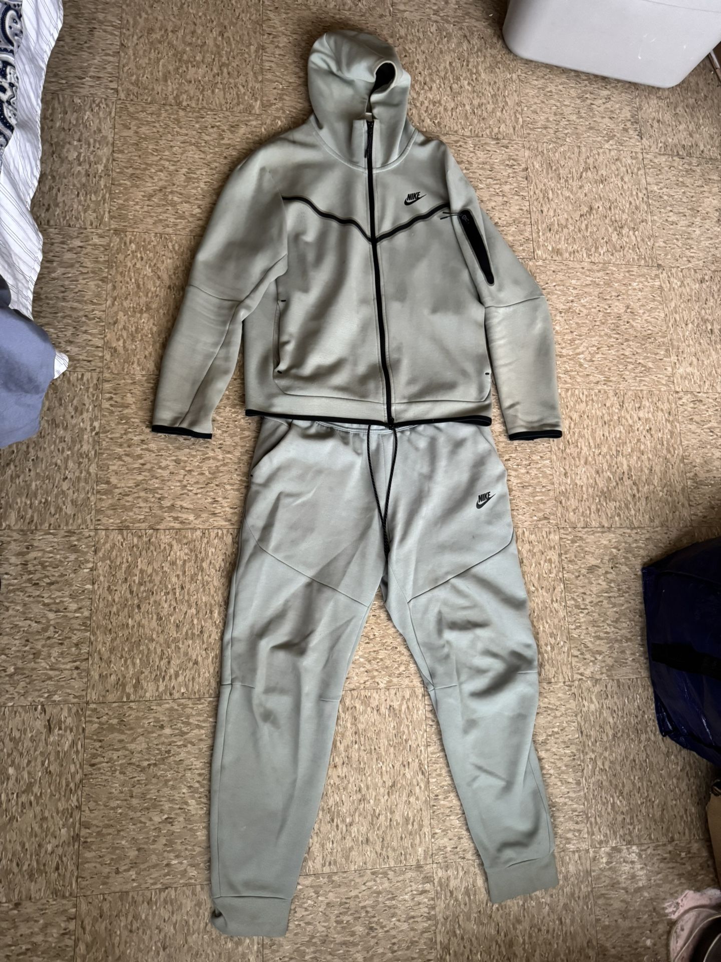 🔥 Rare Nike Tech Set Under $100 – Don’t Miss This Steal! 🔥