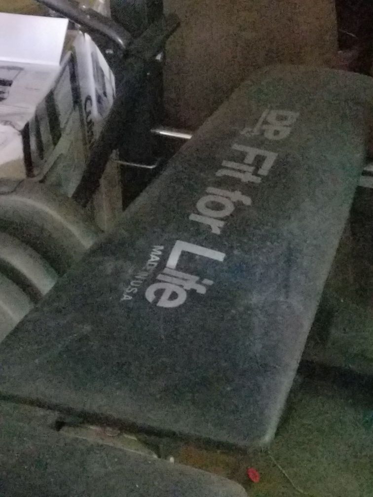 Weight bench with assorted weights