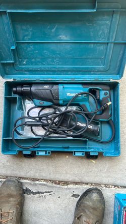 Makita AVT rotary hammer drill