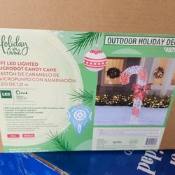 Brand New Holiday Living 240 Cool White and Red Microdot Twinkling Bulbs Indoor/Outdoor 4 ft Christmas Candy Cane