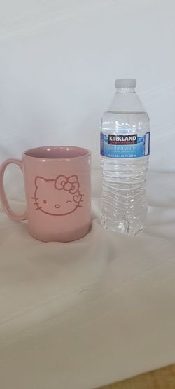 HELLO KITTY MUG IN EXCELLENT CONDITION