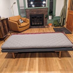 Daybed/ Chaise