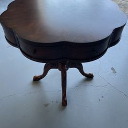 Large Circular table 