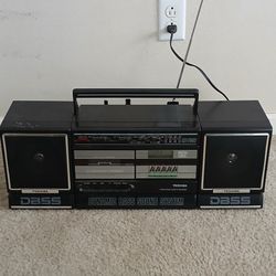 Toshiba 1980's Vintage Boombox Radio Detachable Speakers 