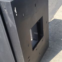 Middle Atlantic DWR 16-17 Pivoting Wall Rack