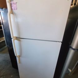 GE Refrigerator 