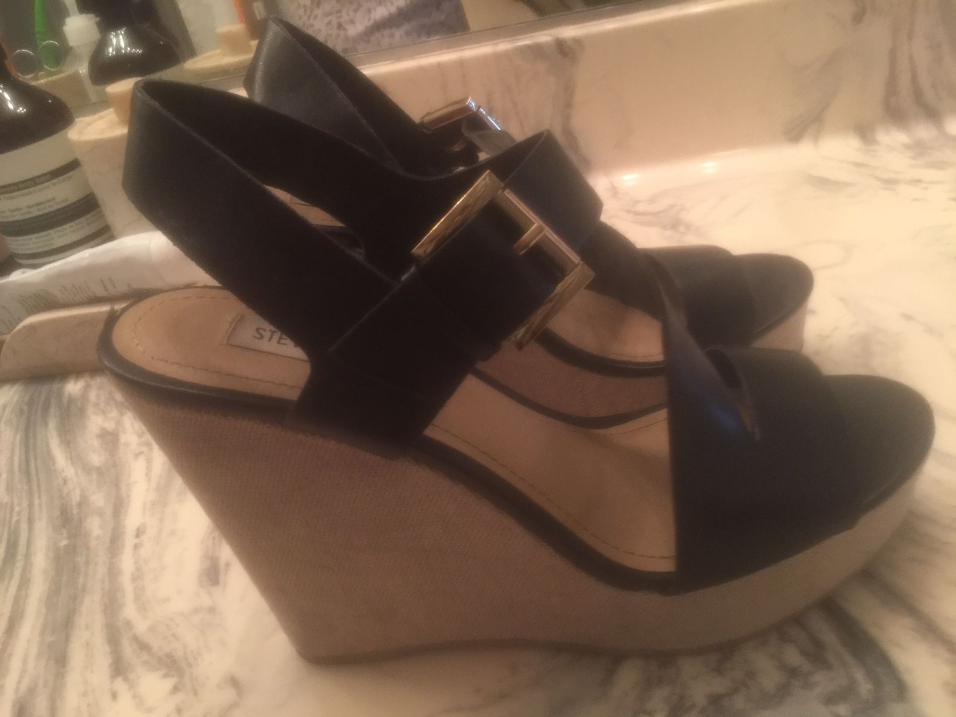 Steven madden platform sandal size 8.5